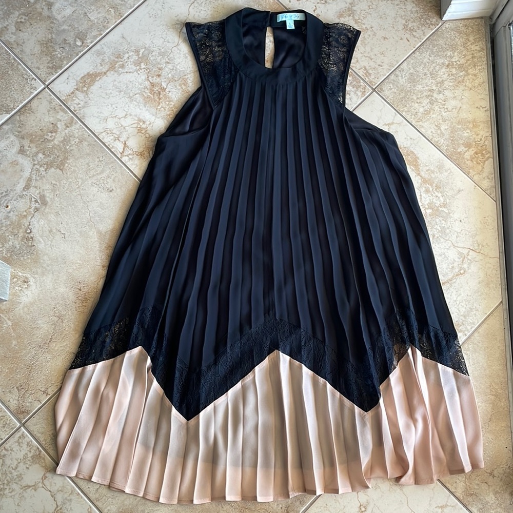 She + Sky Short Black and Tan Pleated Dress with Lace, Size L